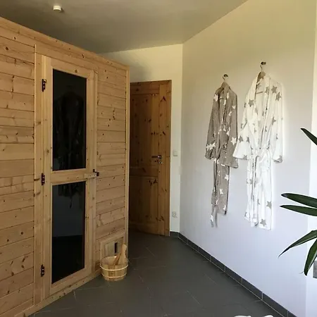 Cosy Near Center Apartman *